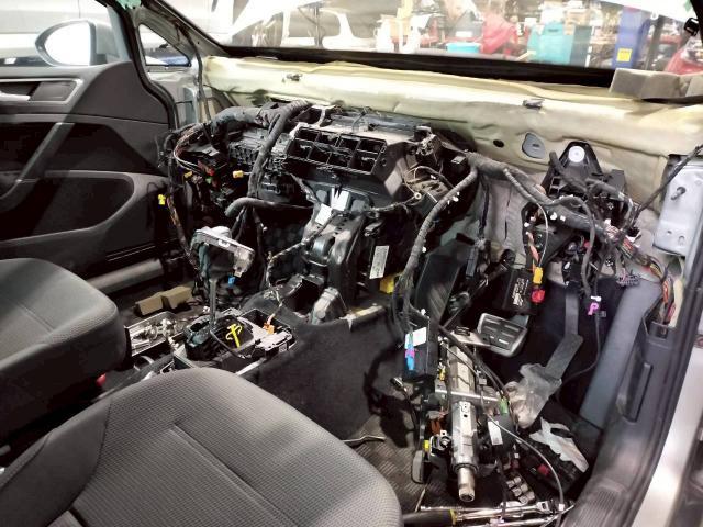 フォルクスワーゲン ゴルフ DBA-AUCJZ エアコン効かない エバポレータ交換 修理 静岡県 三島市 熱海市 沼津市 自動車 外車 輸入車