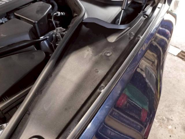 ＢＭＷ ５シリーズ 523i DBA-MT25 カウルトップカバー交換 フロントガラス ゴム 外装補修 修理 静岡県 三島市 熱海市 沼津市 自動車 外車 輸入車 