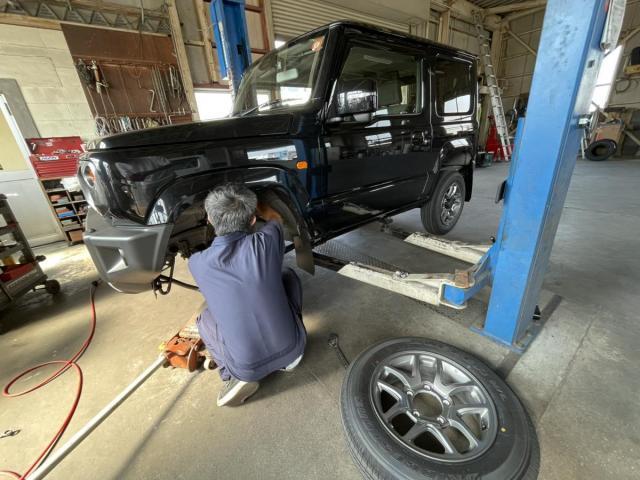 【作業実績】袋井市のお客様｜スズキ・ジムニー ショックアブソーバー&ステアリングダンパー取付・持込パーツ交換