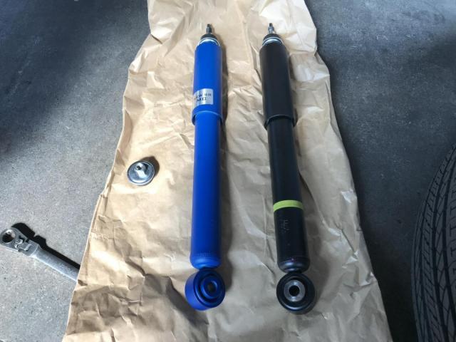 【作業実績】袋井市のお客様｜スズキ・ジムニー ショックアブソーバー&ステアリングダンパー取付・持込パーツ交換