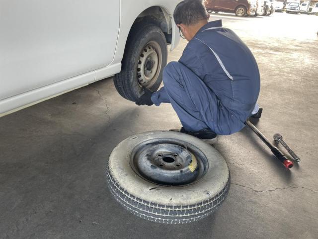 【袋井市】スズキ・エブリイのタイヤ交換なら江塚自動車商会｜DUNLOPの国産タイヤが安い