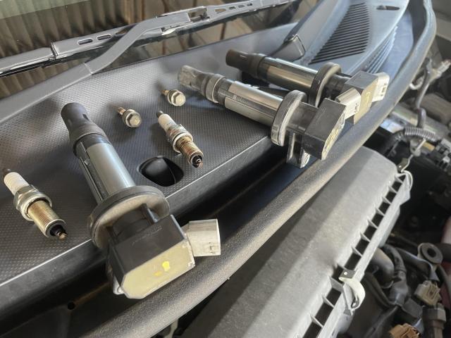 【袋井市】ダイハツ ムーブのエンジントラブル原因は？イグニッションコイルとスパークプラグを解説