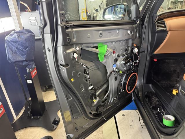 トヨタ　ヴェルファイア　サイドドアイージークローザー取り付け