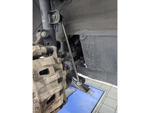 トヨタ　ハリアー　型式DBA-ZSU60W
E/Gテンショナーガスケット・右スタビライザーリンク