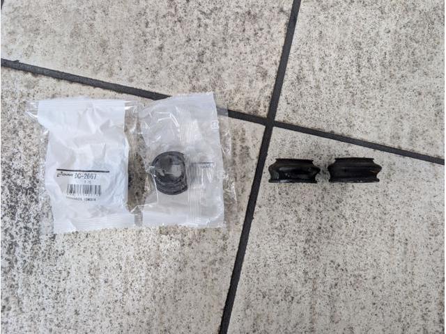 マツダ　CX-8　3DA-KG2P　ロアアームブーツ左右交換