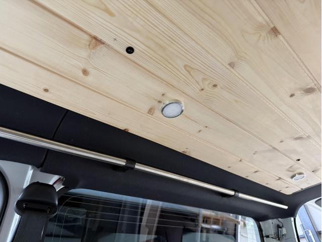 トヨタ ハイエース ダークプライム2 天井板張り 間接照明 ダウンライト サイドバー 取り付け 取付 持ち込み キャンピングカー バンライフ仕様 奈良・大阪・和歌山・兵庫・京都・滋賀・関西でキャンピングカー仕様 部品取付ならオーダーメイド中