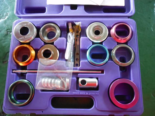 様々な特殊工具も完備しています。