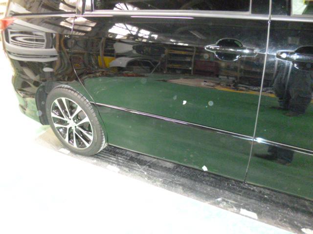 大阪市　旭区　トヨタ　エスティマ左右スライドドア　板金　塗装　納車。