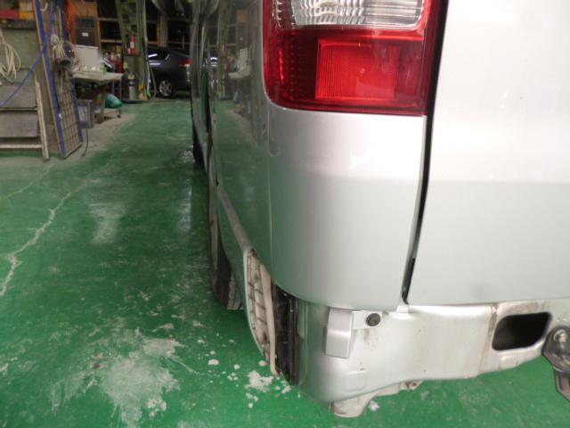 大阪市　旭区　トヨタ　ハイエース　左クォーター　板金　塗装　修理　完成