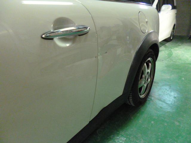 大阪市　旭区　BMW　MINI　左ドア　左クォーター　鈑金　塗装　交換　入庫