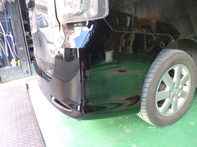 大阪市　旭区　トヨタ　ヴォクシー　リアバンパー　鈑金　塗装　修理　磨き