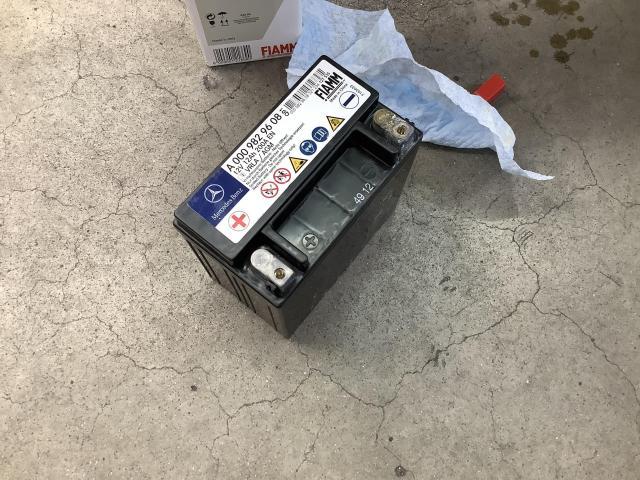 メルセデス・ベンツ A180 バッテリー交換