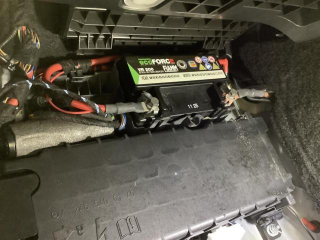 メルセデス・ベンツ A180 バッテリー交換