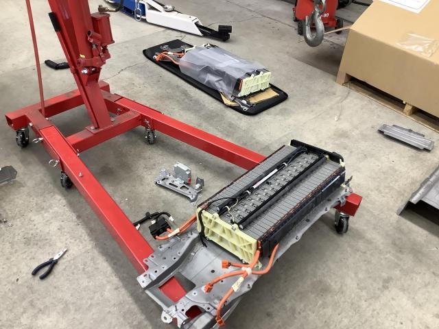 トヨタ　プリウス　ハイブリッドバッテリー交換