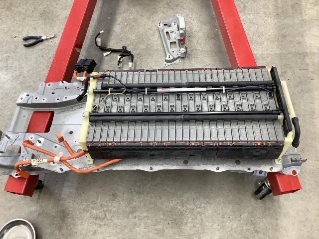 トヨタ　プリウス　ハイブリッドバッテリー交換