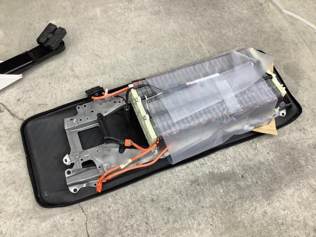 トヨタ　プリウス　ハイブリッドバッテリー交換