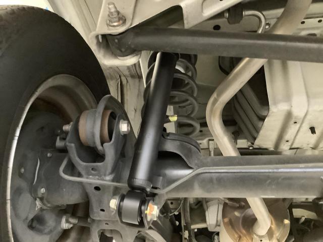 スズキ　エブリイ　左右リヤショックアブソーバー交換