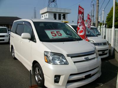 厳選した中古車も多数展示中！