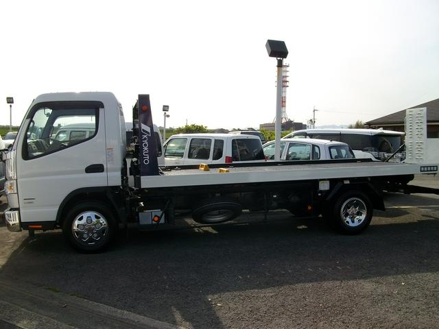 商談室。お気に召すお車が見付かりましたら御相談ください。