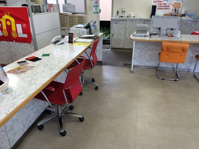 受け付けカウンターになります。