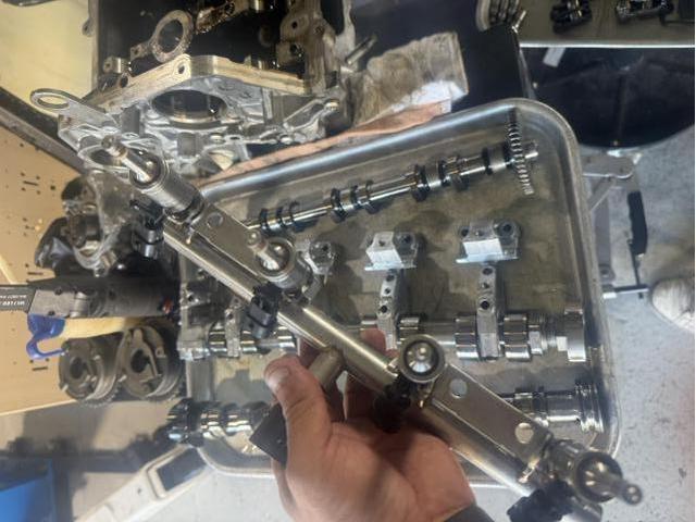 ＭＩＮＩ　メンテナンス　MINI専門店　ミニクーパー　クーパーＳ　シリンダーヘッド　オーバーホール　大阪府　太子町　河南町　富田林市　羽曳野市　近畿運輸局認証整備工場完備　Garnet Star