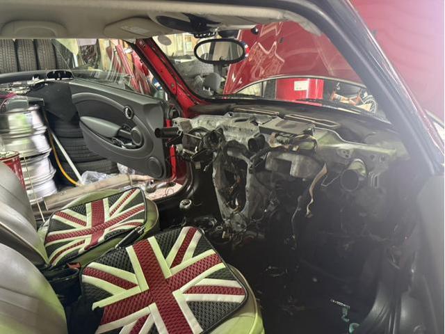 ＭＩＮＩ　メンテナンス　MINI専門店　ミニクーパー　エアコン不調　ブロアモーター交換　大阪府　太子町
河南町　富田林市　羽曳野市　近畿運輸局認証工場完備　GarnetStar