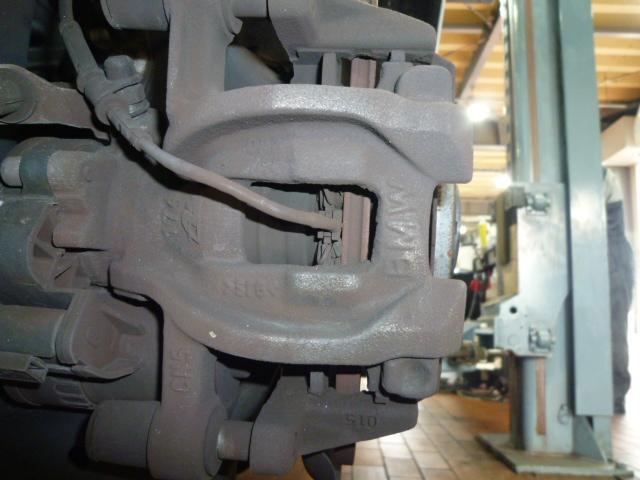 BMW 218d|ブレーキ警告灯の点灯でリアブレーキパッド交換【徳島 プレミアムカーセンター】徳島 香川 淡路島