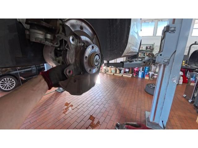 ボルボ XC60 | 走行中の「ゴーゴー音」フロントハブベアリング交換|徳島・プレミアムカーセンター