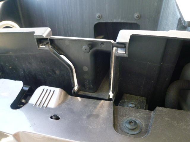 BMW i3｜充電器カバーの割れ修理　安心の純正部品にて交換【徳島 プレミアムカーセンター】徳島 香川 淡路島