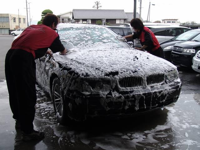 お預かりしたお車はスタッフが心を込めて手洗い洗車させて頂きお納車させて頂きます。