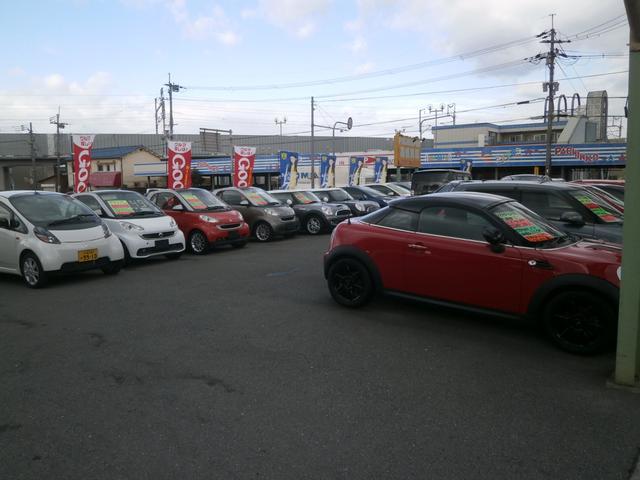 お客様の駐車スペースを確保しておりますのでそのままお気軽に展示場にお入りください。