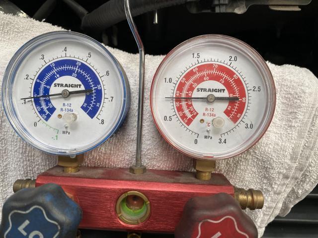 日産　NISAAN　キャラバン　エアコン効き不良　エアコンガス漏れ　ドクターリーク　
