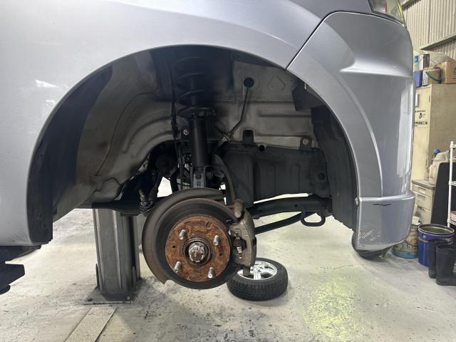 三菱Toppo　車検作業　ブレーキ回りの修理　ブレーキパッド交換
