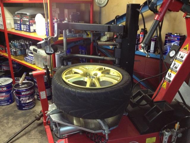 国内・海外格安タイヤ取扱！お客様のニーズにあったタイヤ選びや、社外ホイールなど取扱しております！