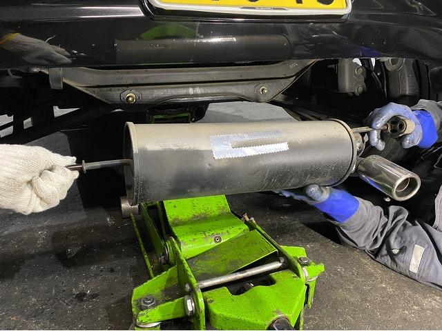 滋賀　スバル「Ｒ１」の持込マフラー交換＆溶接修理