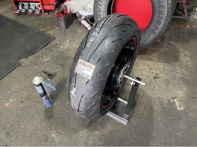 滋賀　ホンダ「CBR1000RR」(SC57)の持込タイヤ交換