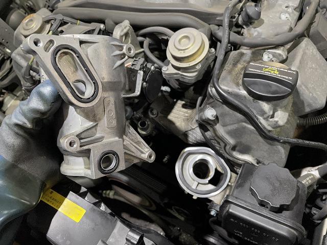 滋賀　ベンツCLS500(W219)のオイル漏れ修理
