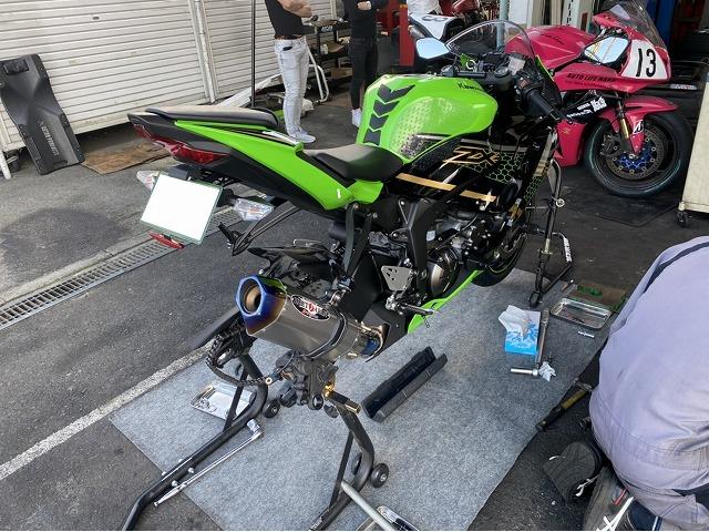 滋賀 カワサキ「ZX-6R」の持ち込みタイヤ交換(バイク)|グー 滋賀 カワサキ「ZX-6R」の持ち込みタイヤ交換(バイク)|グー