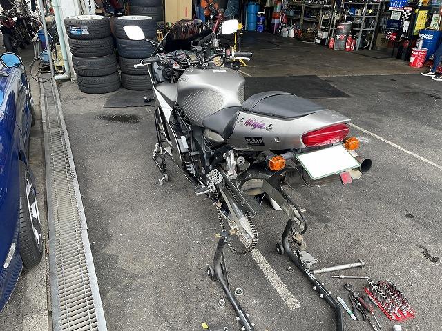 滋賀 カワサキ「ZX-12R」の持ち込みタイヤ交換|グーネットピット 滋賀 カワサキ「ZX-12R」の持ち込みタイヤ交換|グーネットピット