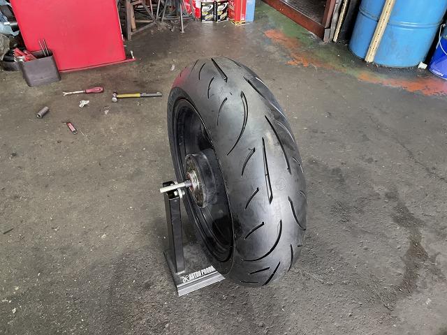 滋賀 カワサキ「ZX-12R」の持ち込みタイヤ交換|グーネットピット 滋賀 カワサキ「ZX-12R」の持ち込みタイヤ交換|グーネットピット