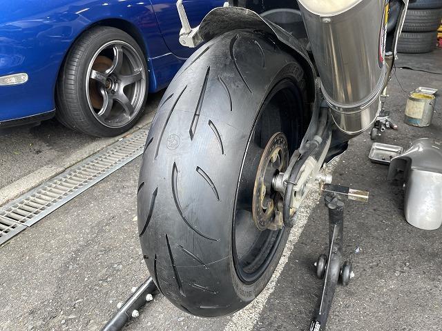 滋賀 カワサキ「ZX-12R」の持ち込みタイヤ交換|グーネットピット 滋賀 カワサキ「ZX-12R」の持ち込みタイヤ交換|グーネットピット
