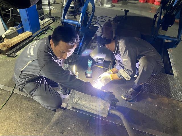 滋賀　トヨタ「ノア」のマフラー溶接修理