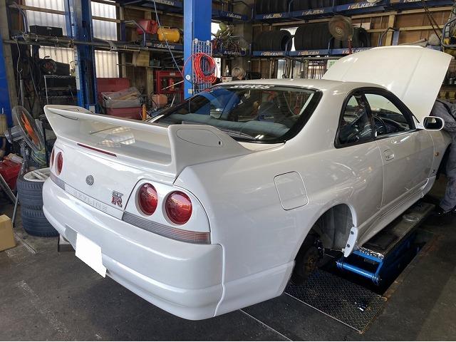 滋賀　スカイラインGT-R(BCNR33)の持ち込みタイヤ交換18インチ4本