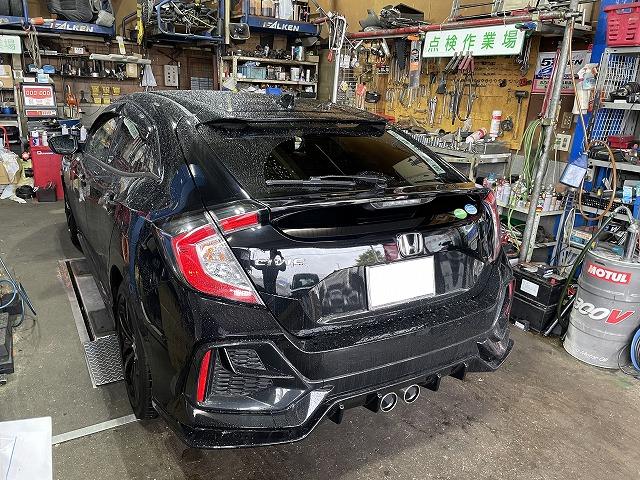 滋賀 シビック(FK7)の持ち込みリアウイング取付|グーネットピット