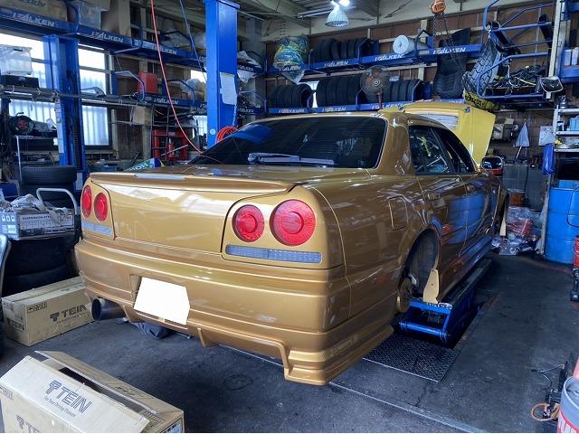 滋賀　スカイライン(R34)のテインMONOスポーツ車高調キット取付