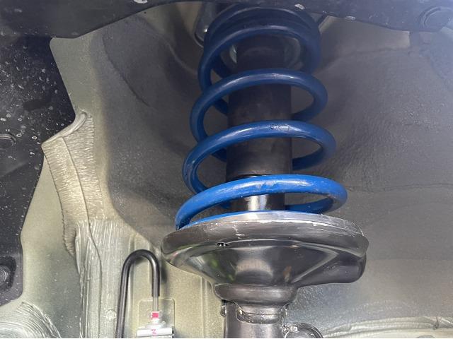 滋賀オートライフハノ　DA17エブリィのリフトアップスプリング取付（エスペリア）