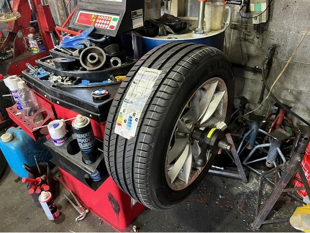 滋賀オートライフハノ　ＢＭＷの持ち込みタイヤ交換4本（直送）