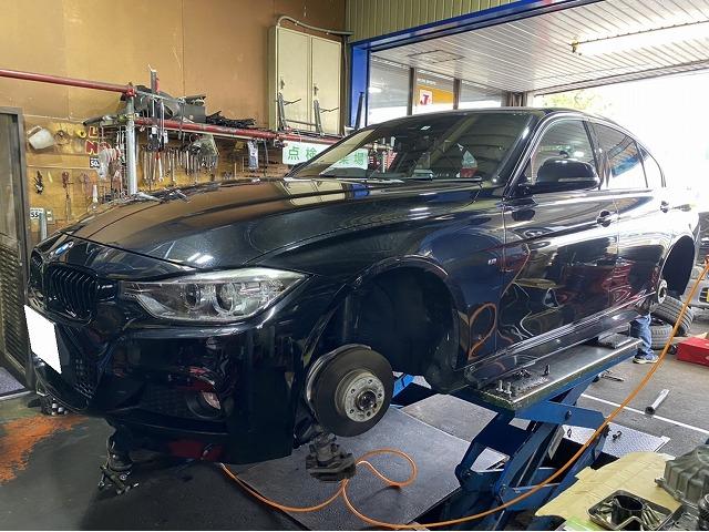 滋賀オートライフハノ　輸入車「BMW320d」(F30)の持ち込みダウンサス取付（アイバッハ）