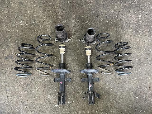 滋賀オートライフハノ　輸入車「ルノー ルーテシア」の持ち込みダウンサス取付（アイバッハ）