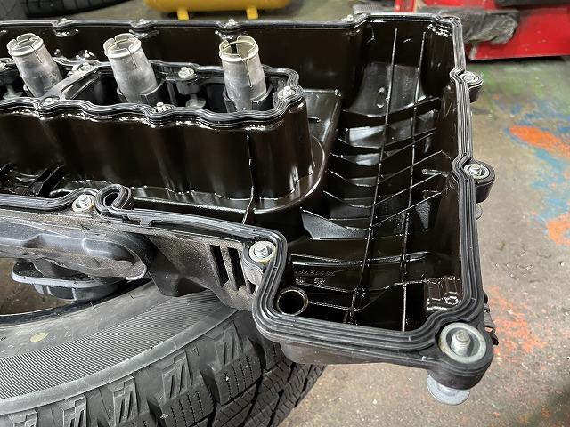 滋賀オートライフハノ　BMW Z4のカムカバー＆オイルエレメントハウジングのオイル漏れ修理